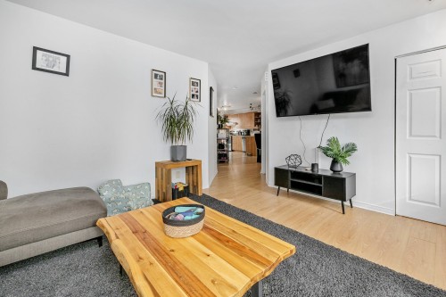 Salon - 172  - 176 Rue Josée, Saint-Jérôme, QC 