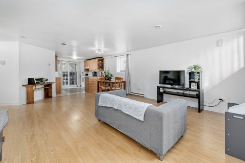 Salon - 172  - 176 Rue Josée, Saint-Jérôme, QC 