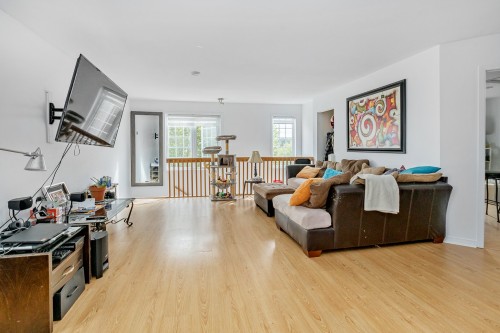 Salon - 172  - 176 Rue Josée, Saint-Jérôme, QC 