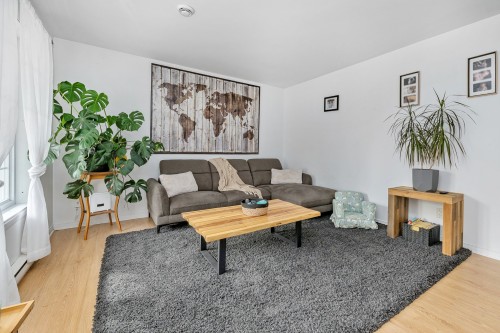 Salon - 172  - 176 Rue Josée, Saint-Jérôme, QC 