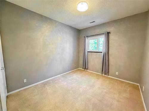 202-256 Greenway Cr, Winnipeg, MB 