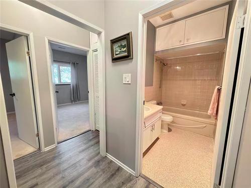 202-256 Greenway Cr, Winnipeg, MB 