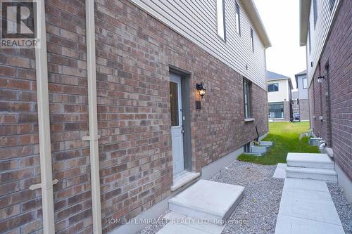 LOWER - 31 PRUDHOE TERRACE , Barrie, Ontario L9J 0W2 4
