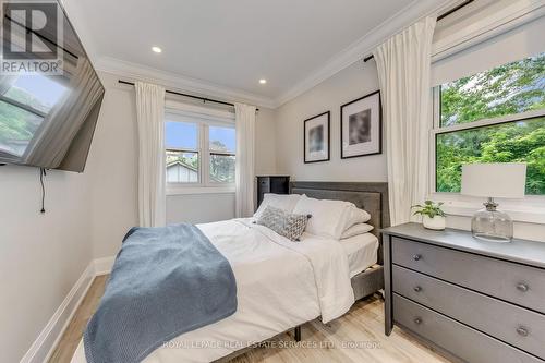 6 Rembe Avenue, Hamilton, ON 