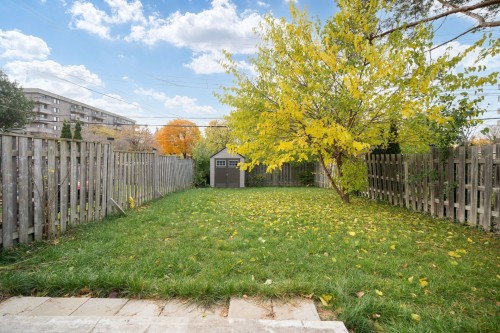 Cour - 242 Stillview Road, Pointe-Claire, QC 