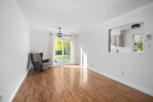 Salon - 242 Stillview Road, Pointe-Claire, QC 