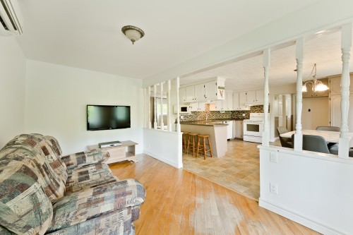 Living Room - 146 Rue Therrien, Saint-François-Xavier-De-Brompton, QC 
