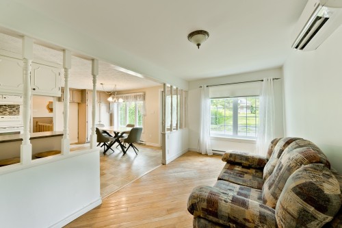 Living Room - 146 Rue Therrien, Saint-François-Xavier-De-Brompton, QC 