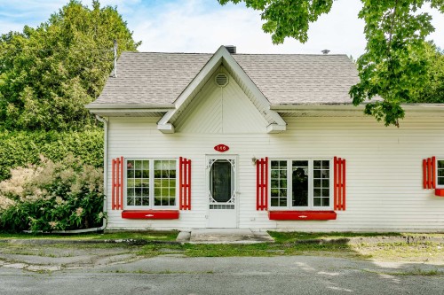 Front of Structure - 146 Rue Therrien, Saint-François-Xavier-De-Brompton, QC 