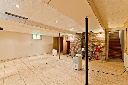 Basement - 146 Rue Therrien, Saint-François-Xavier-De-Brompton, QC 