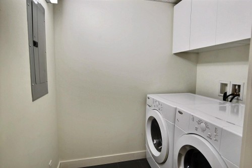 Salle de lavage - 111-905 Av. Plymouth, Mont-Royal, QC 
