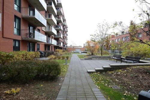 Cour - 111-905 Av. Plymouth, Mont-Royal, QC 