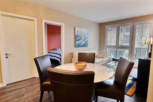 Salle à manger - 111-905 Av. Plymouth, Mont-Royal, QC 