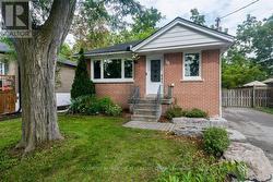 18 AGNES STREET Barrie, ON L4M 2S2