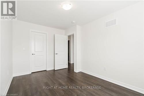 8 - 40 ZINFANDEL DRIVE , Hamilton (Fruitland), Ontario L8E 0L1 2