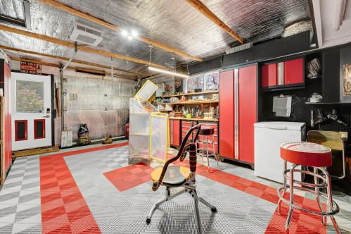 Garage - 18 Rue Des Colibris, Saint-Sauveur, QC 