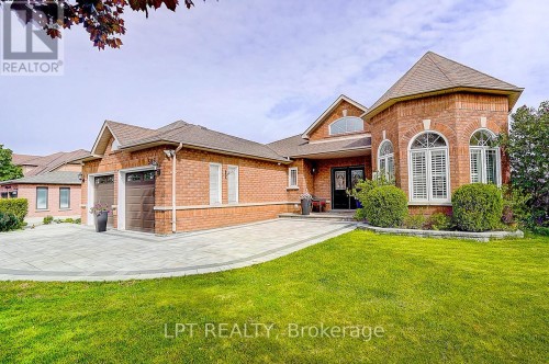 585 HOLGATE CIRCLE , Newmarket, Ontario L3X 1V8 2