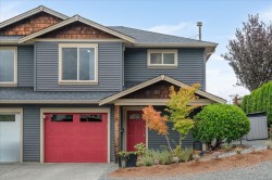 950 Kolby Ave  Nanaimo, BC V9R 0C2