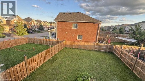 Expansive green lawn enclosed by wood fencing - 67 Pointer Street, Cambridge, ON 
