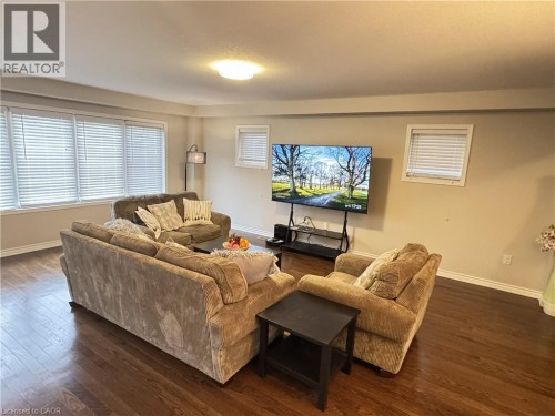 Hardwood-finish flooring, recessed ceiling lighting, multiple windows with blinds, neutral wall tones, and crown molding - 67 Pointer Street, Cambridge, ON 