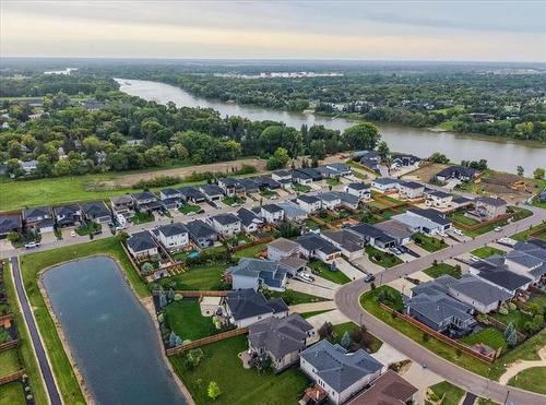 367 River Trail Dr, West St Paul, MB 
