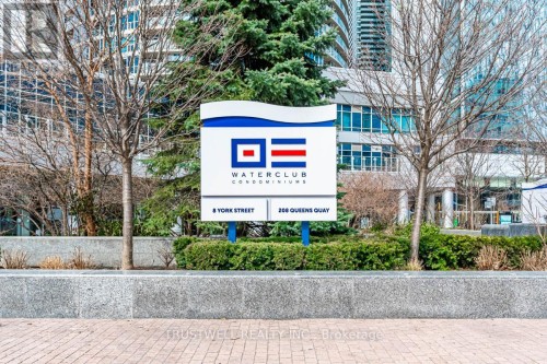 511 - 208 QUEENS QUAY W , Toronto, Ontario M5J 2Y5 2