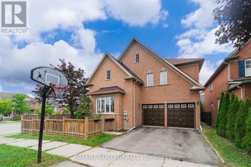 16 COURTNEY CRESCENT  Richmond Hill, ON L4E 4B9