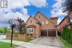 16 COURTNEY CRESCENT  Richmond Hill, ON L4E 4B9
