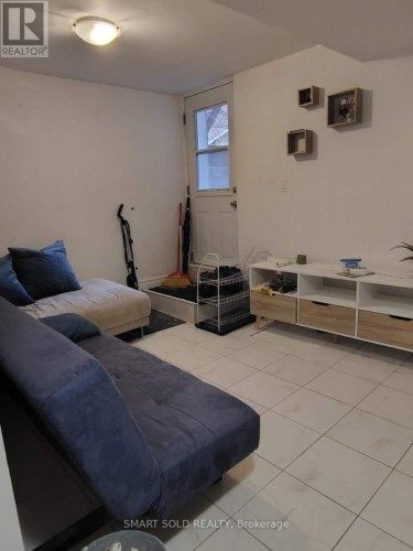 LOWER 66 BELLEVUE AVENUE , Toronto, Ontario M5T 2N4 2