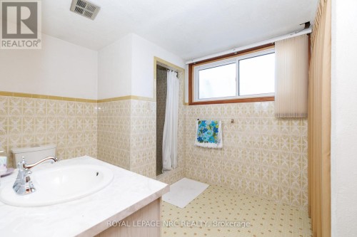 basement bathroom - 38 Rivercrest Road, Hamilton (Riverdale), ON 