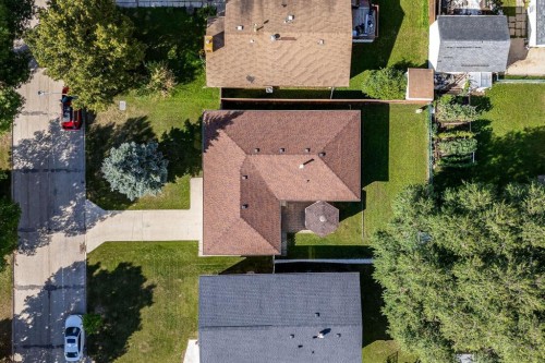 69 Piney Crescent, Winnipeg, MB 