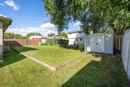 69 Piney Crescent, Winnipeg, MB 