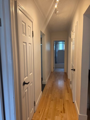 Mud Room - 5152 Av. Coolbrook, Montréal (Côte-Des-Neiges/Notre-Dame-De-Grâce), QC 