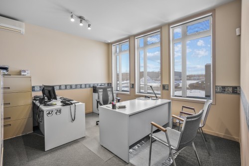 Bureau - 2595 Boul. Industriel, Chambly, QC 