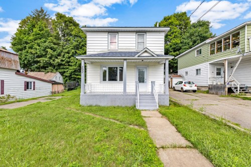 292 Rue des Érables  Brownsburg-Chatham, QC J8G 3C4