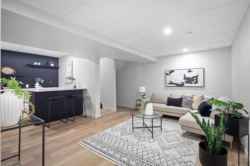796 Elmhurst Rd, Winnipeg, MB 