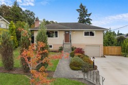 749 Lily Ave  Saanich, BC V8X 3R7