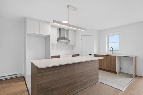 Kitchen - 2 Rue De L'Oural, Sainte-Brigitte-De-Laval, QC 