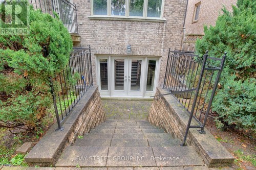 500 DELORAINE AVENUE , Toronto, Ontario M5M 2B8 4
