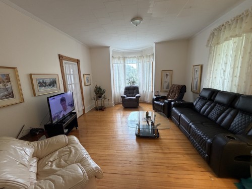 Salon - 108 Ch. Des Lilas, Caplan, QC 