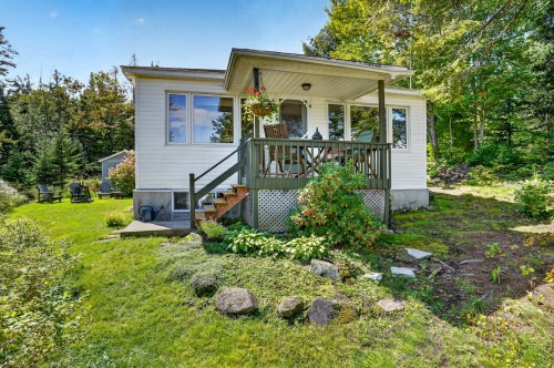 23 512e Avenue  Saint-Hippolyte, QC J8A 3J4