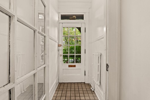 Mud Room - 1550 Av. Ducharme, Montréal (Outremont), QC 