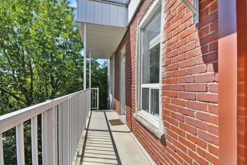 Balcon - 1-7062 Rue St-Denis, Montréal (Rosemont/La Petite-Patrie), QC 