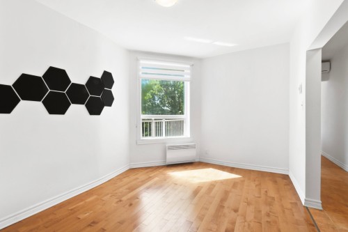 Salon - 1-7062 Rue St-Denis, Montréal (Rosemont/La Petite-Patrie), QC 