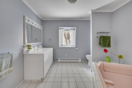 Bathroom - 1429 Av. Harriet, Québec (Sainte-Foy/Sillery/Cap-Rouge), QC 