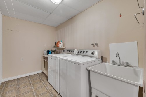 Laundry - 1429 Av. Harriet, Québec (Sainte-Foy/Sillery/Cap-Rouge), QC 