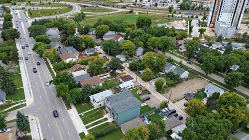837 Jubilee Ave, Winnipeg, MB 