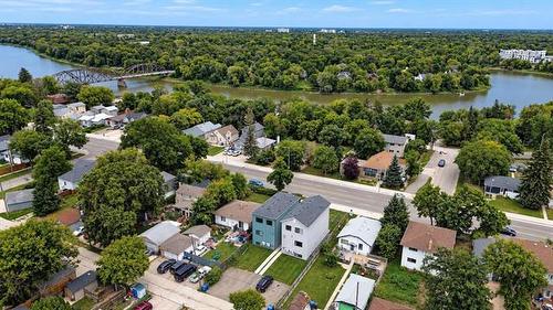 837 Jubilee Ave, Winnipeg, MB 