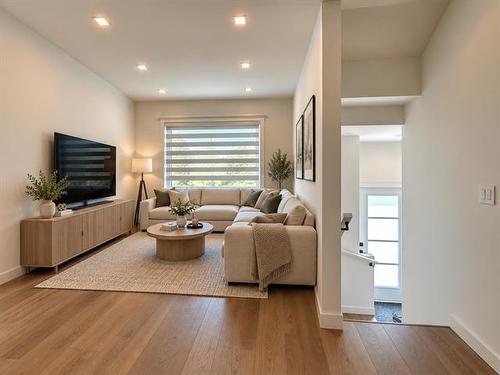 837 Jubilee Ave, Winnipeg, MB 