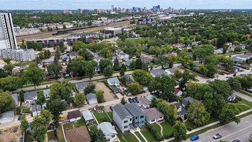 837 Jubilee Ave, Winnipeg, MB 